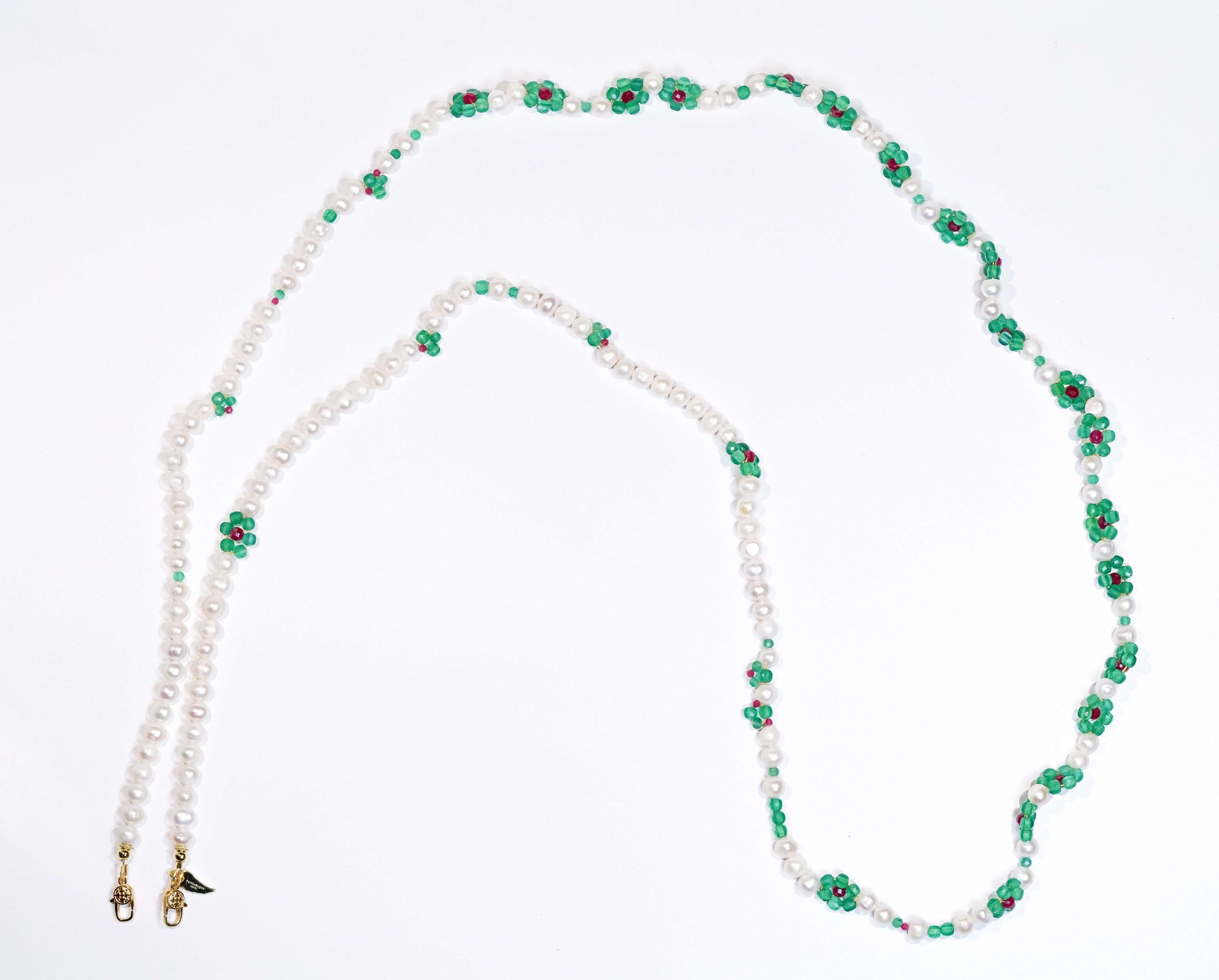 Pearl-green agate cross-body phone strap/necklace featuring natural pearls and floral designs for a stylish look.